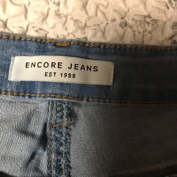 Women's Skinny Jeans - Picture 9 of 12